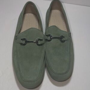Journee Signature Women's Giia bit loafers in genuine green leather. Size 8